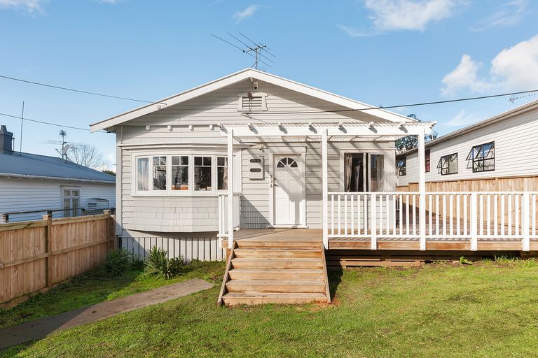 Photo of property in 23 Brandon Road, Glen Eden, Auckland, 0602