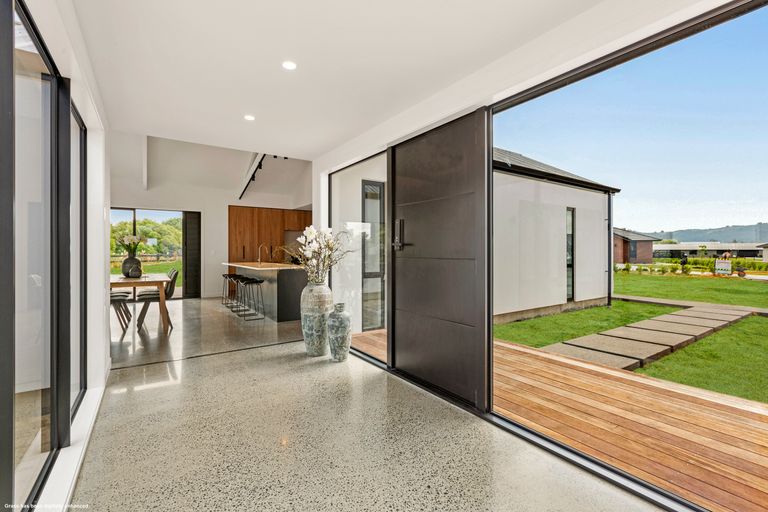 Photo of property in 35 Mike Smith Drive, Cambridge, 3434