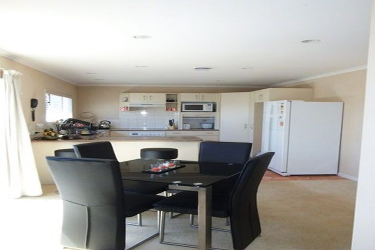 Photo of property in 4a Hugh Brown Drive, New Lynn, Auckland, 0600