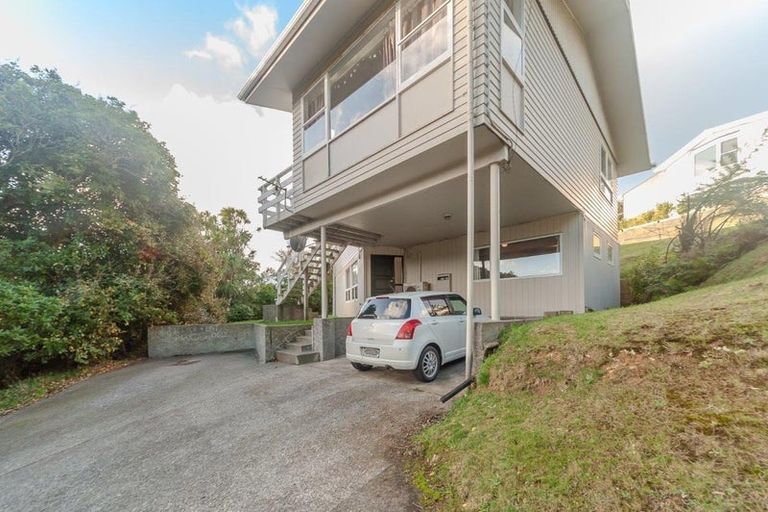 Photo of property in 106a Newlands Road, Newlands, Wellington, 6037