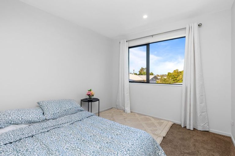 Photo of property in 4b Halberg Street, Glenfield, Auckland, 0629