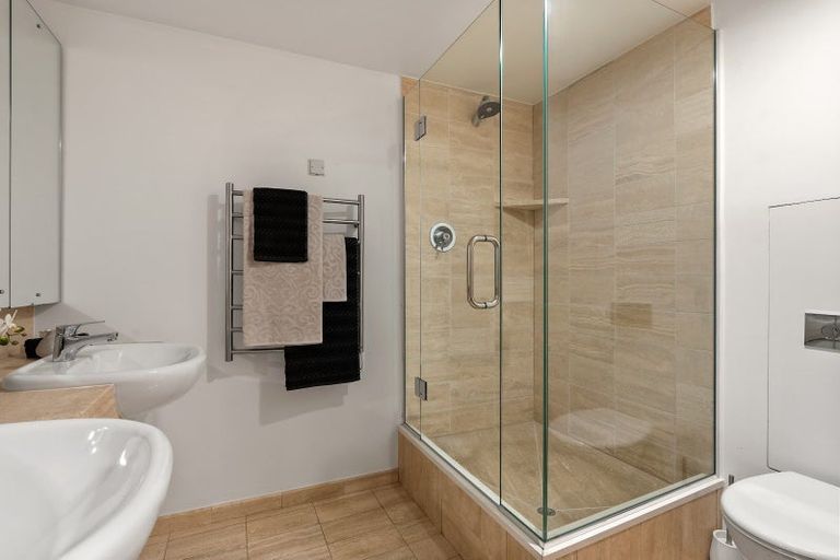 Photo of property in 2/326 Oriental Parade, Oriental Bay, Wellington, 6011