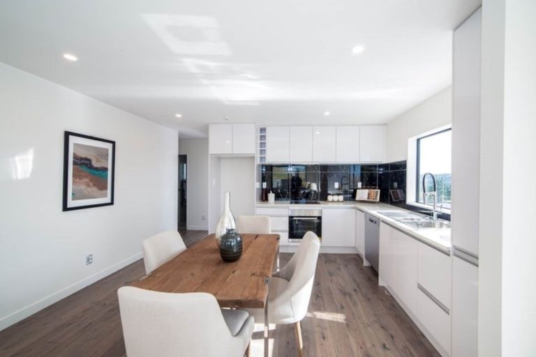 Photo of property in 128 Mcclymonts Road, Oteha, Auckland, 0632