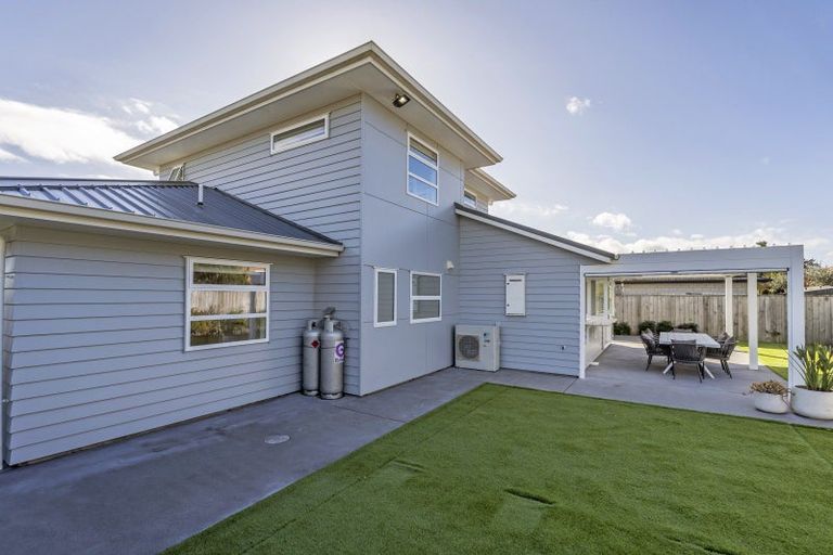 Photo of property in 100 Kupe Drive, Whitianga, 3510