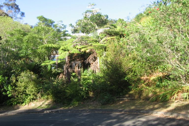 Photo of property in 35 Trelawny Place, Hillcrest, Auckland, 0627