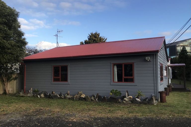 Photo of property in 27 Golf Road, Paraparaumu Beach, Paraparaumu, 5032