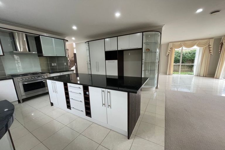 Photo of property in 32 Kaseng Place, East Tamaki Heights, Auckland, 2016