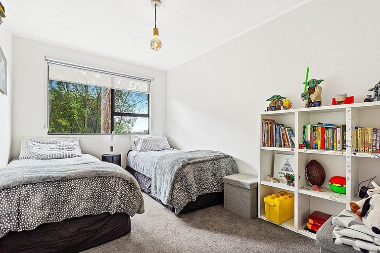 Photo of property in 30 Pokapu Street, Titirangi, Auckland, 0600