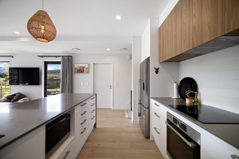 Photo of property in 13 Mcgibbon Lane, Jacks Point, 9371