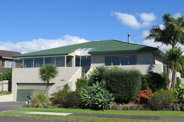 Photo of property in 37 Spinnaker Drive, Te Atatu Peninsula, Auckland, 0610