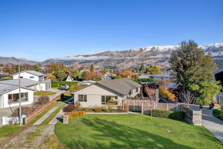 Photo of property in 29 Hunter Crescent, Wanaka, 9305
