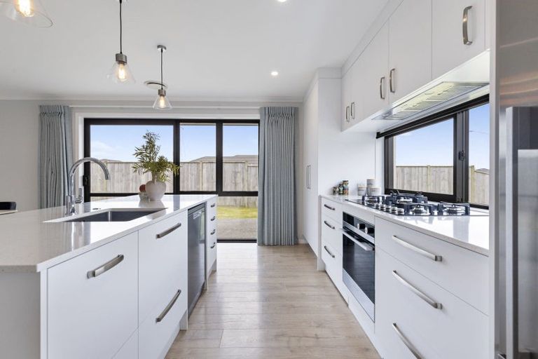 Photo of property in 202 Pacific Drive, Fitzherbert, Palmerston North, 4410