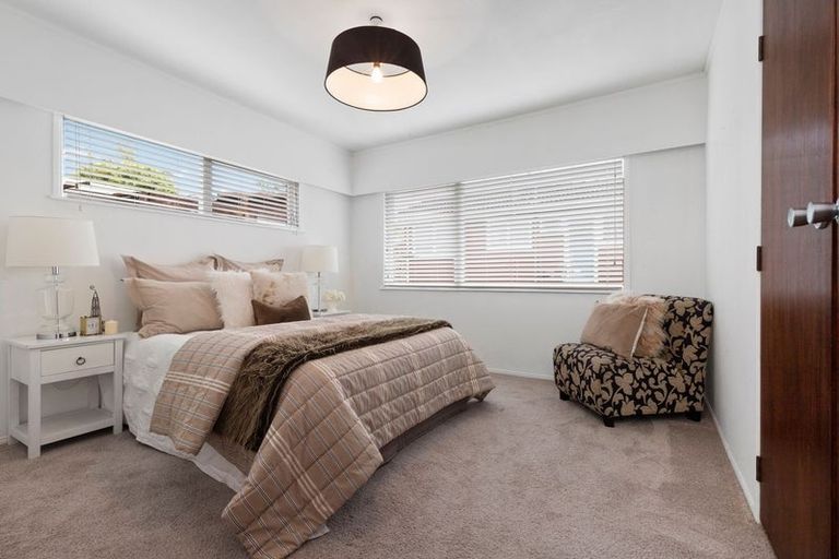 Photo of property in 26 Beechdale Crescent, Pakuranga Heights, Auckland, 2010