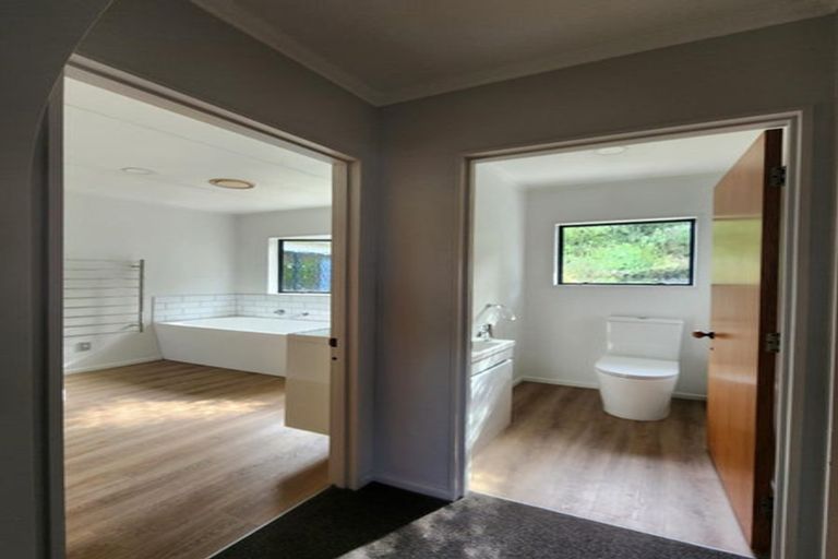 Photo of property in 18 Arden Place, Oakura, 4314