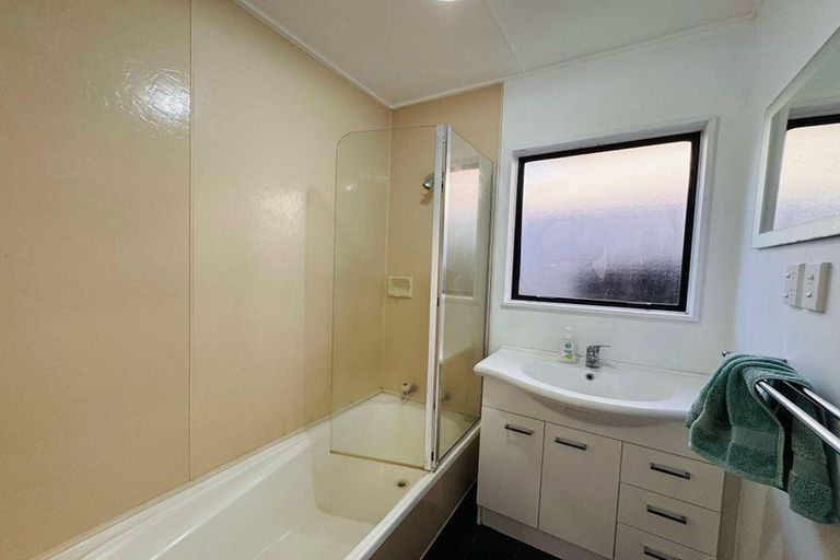 Photo of property in 4 Newland Court, Palmerston North, 4410