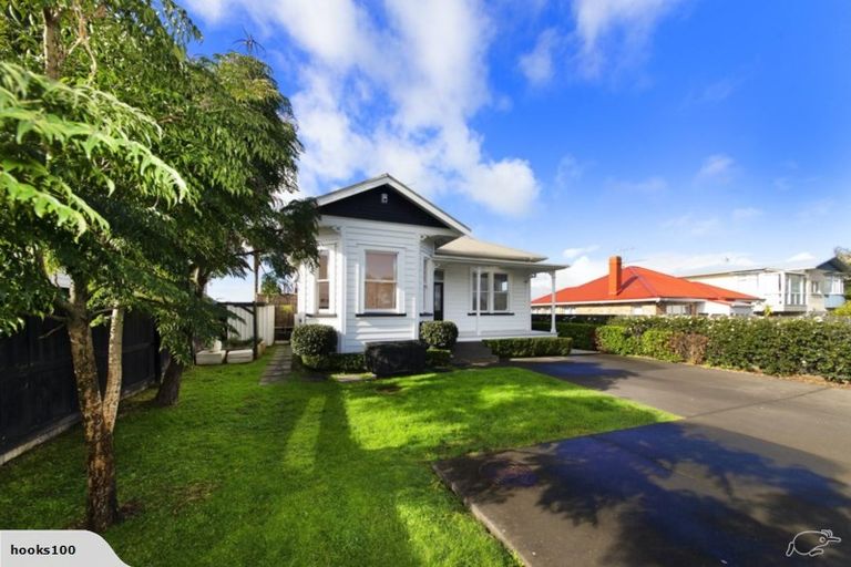 Photo of property in 151 Birkenhead Avenue, Birkenhead, Auckland, 0626