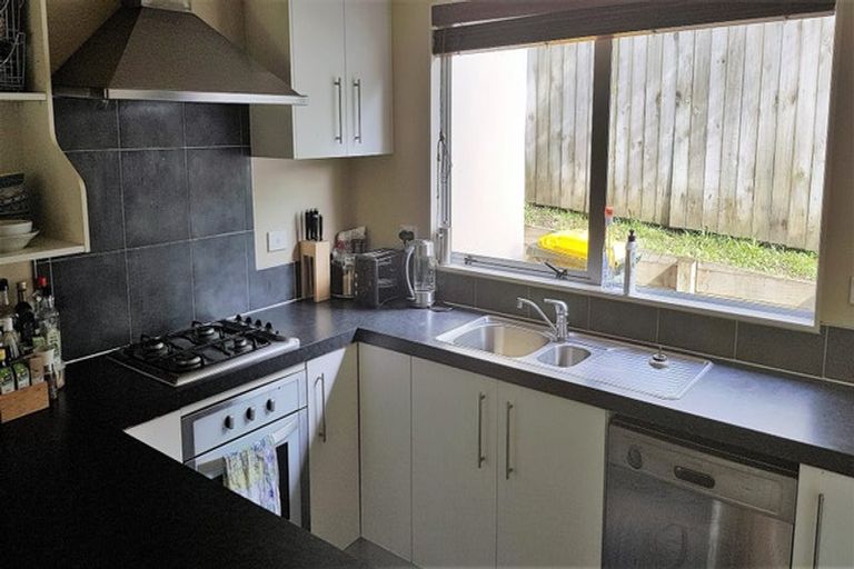 Photo of property in 22 George Deane Place, Greenhithe, Auckland, 0632