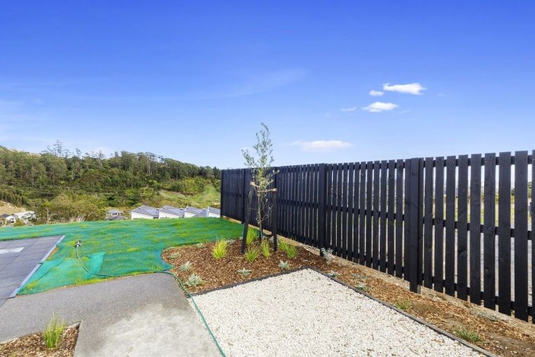 Photo of property in 30 Turtleback Avenue, Whitby, 5024