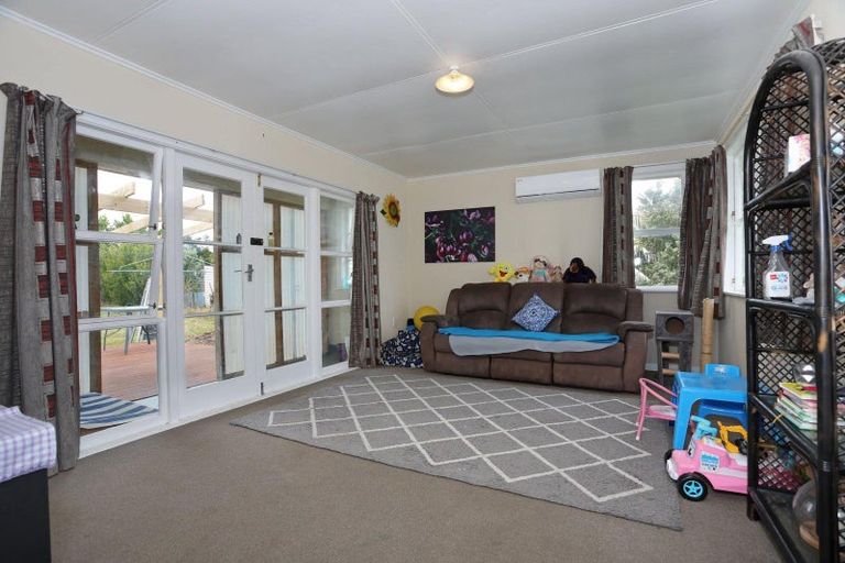 Photo of property in 11 Ngahina Street, Marton, 4710