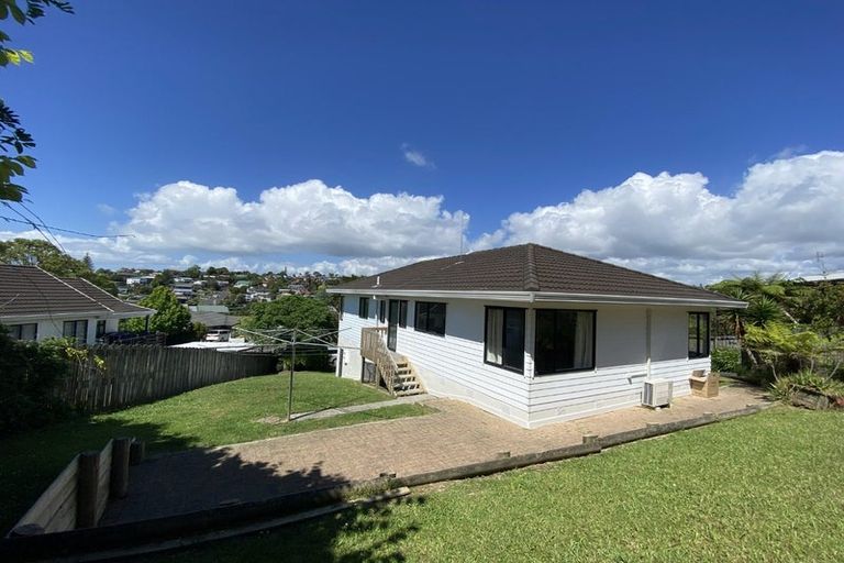 Photo of property in 82 Athena Drive, Totara Vale, Auckland, 0629