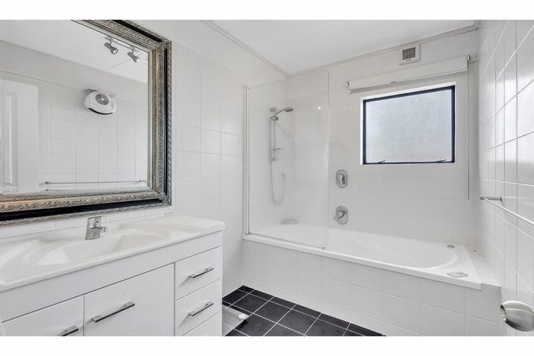 Photo of property in 12 Gibbs Drive, Woodend, 7610