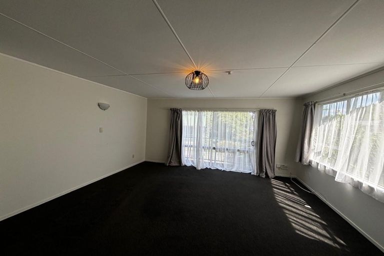 Photo of property in 31 Cumberland Street, Merrilands, New Plymouth, 4312