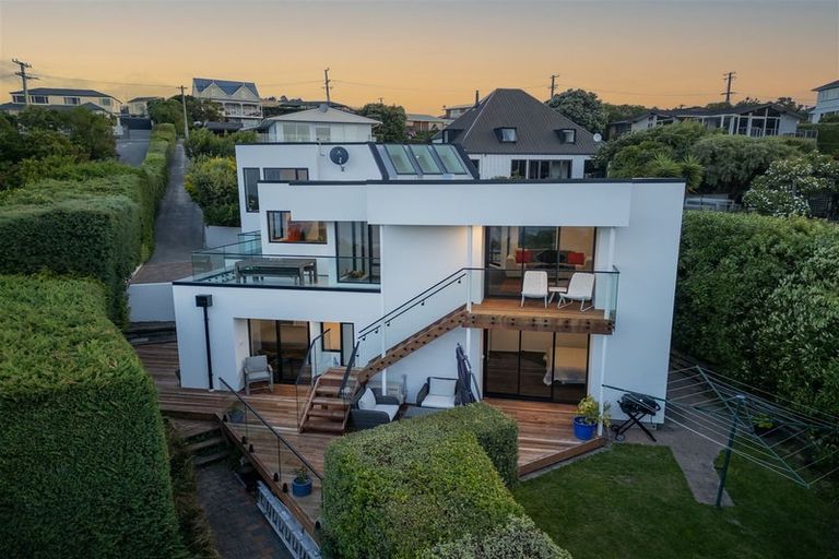 Photo of property in 2/11 Belleview Terrace, Mount Pleasant, Christchurch, 8081