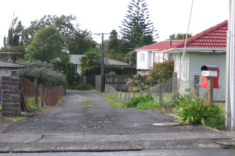 Photo of property in 21 Vodanovich Road, Te Atatu South, Auckland, 0610