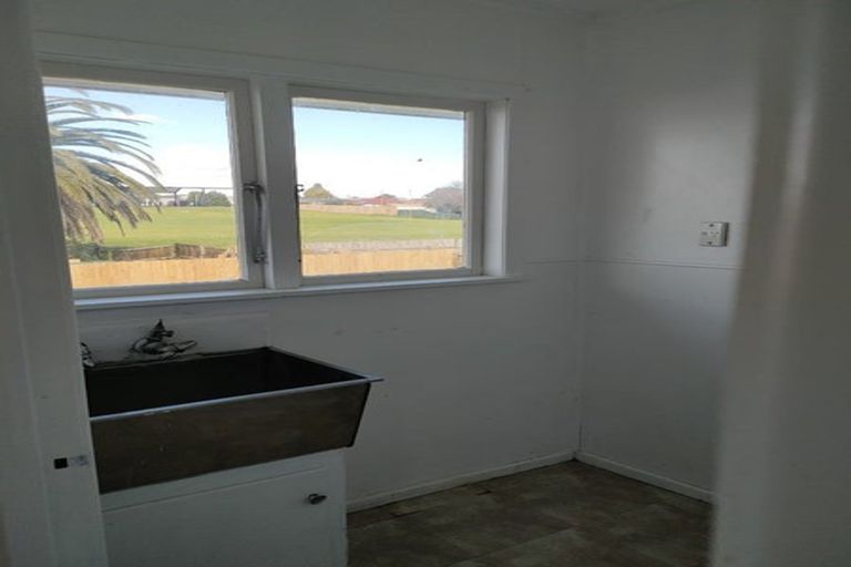 Photo of property in 25 Raglan Street, Mangere East, Auckland, 2024