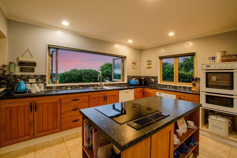 Photo of property in 115 Winara Avenue, Waikanae, 5036