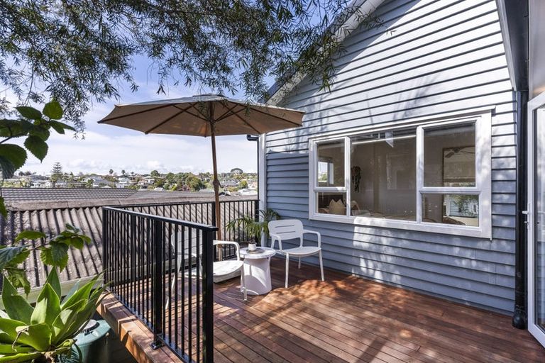 Photo of property in 1/27 Kiteroa Terrace, Rothesay Bay, Auckland, 0630
