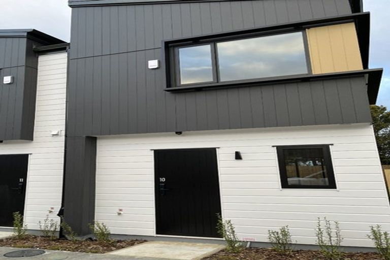 Photo of property in 10/241 Don Buck Road, Massey, Auckland, 0614