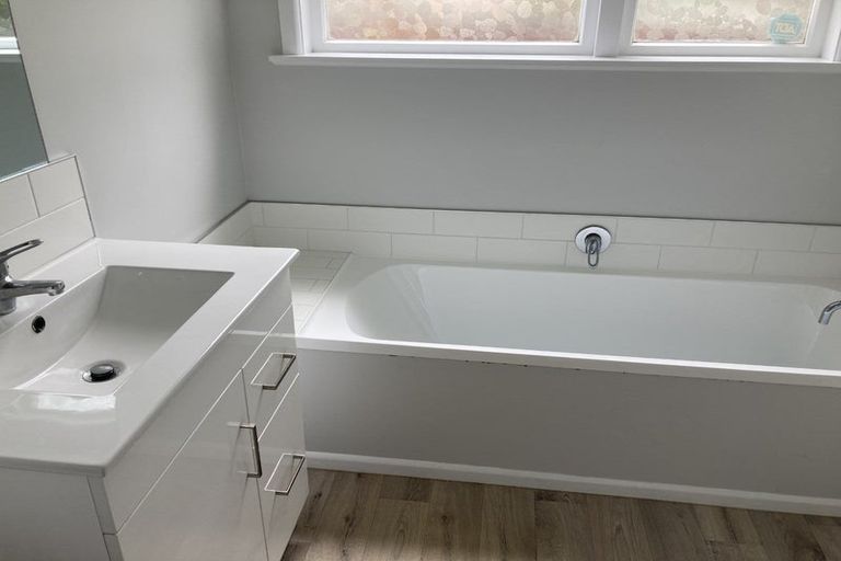 Photo of property in 17a Heather Grove, Fairfield, Lower Hutt, 5011