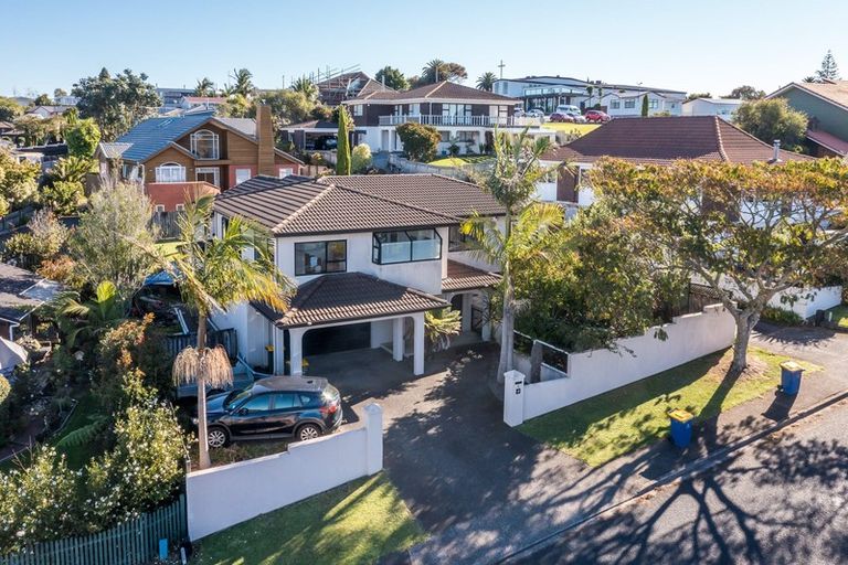 Photo of property in 6 Milwaukee Place, Glendene, Auckland, 0602