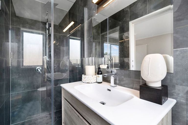 Photo of property in 6a Christmas Road, Manurewa, Auckland, 2102