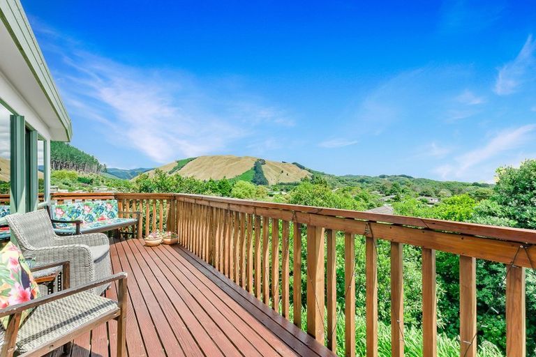 Photo of property in 56 Kakariki Grove, Waikanae, 5036