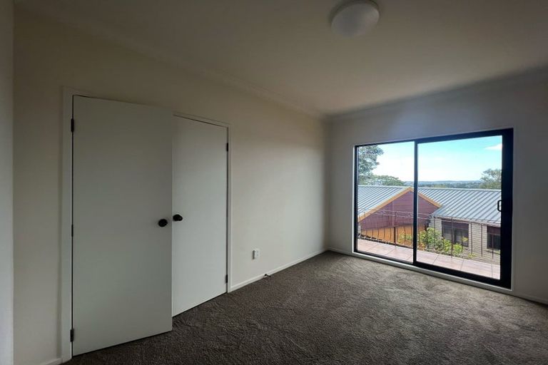 Photo of property in 12 Flagstaff Place, Massey, Auckland, 0614