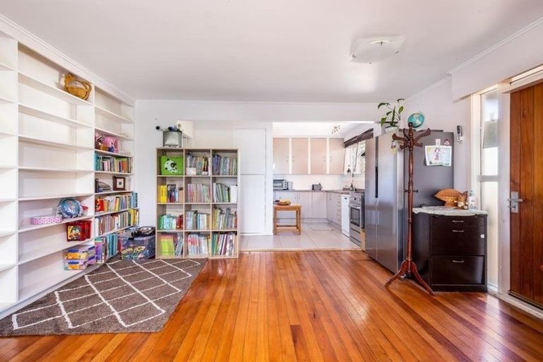 Photo of property in 4 Mary Keane Lane, Parakai, 0830