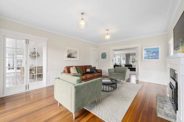 Photo of property in 340 Fergusson Drive, Heretaunga, Upper Hutt, 5018