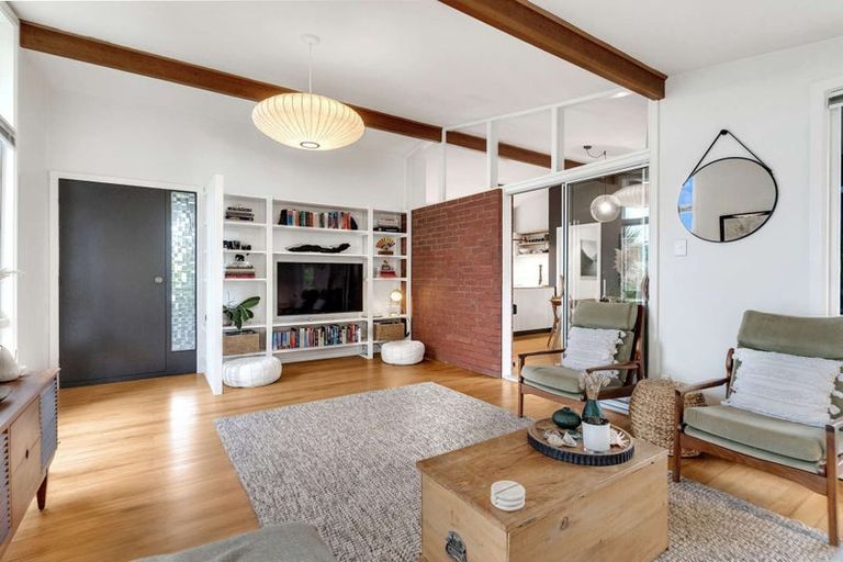 Photo of property in 33 Kent Lodge Avenue, Avonhead, Christchurch, 8042