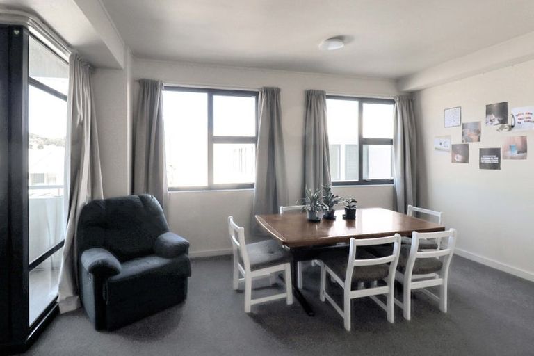 Photo of property in 17 Kent Terrace - Kent Apartments, 4b/16 Kent Terrace, Mount Victoria, Wellington, 6011