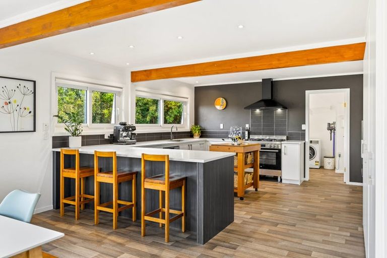 Photo of property in 15a Whangaparaoa Road, Red Beach, 0932