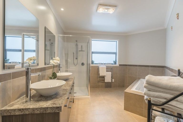 Photo of property in 8 Pateke Way, Paraparaumu Beach, Paraparaumu, 5032