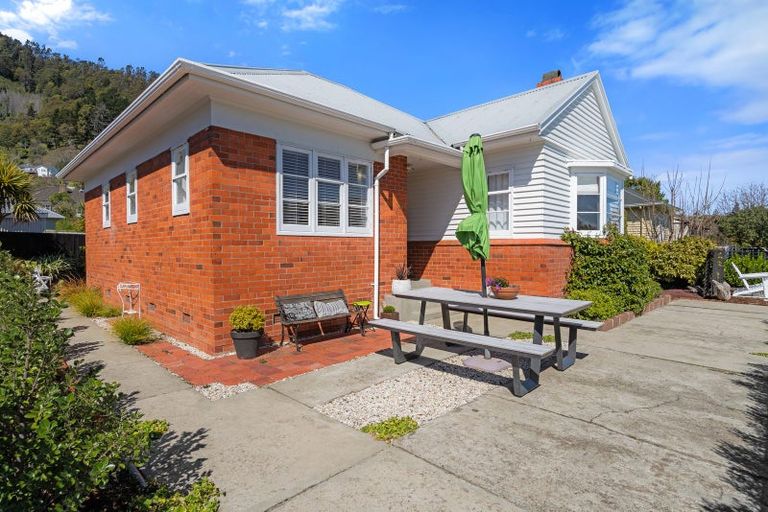 Photo of property in 141 Waimea Road, Nelson South, Nelson, 7010