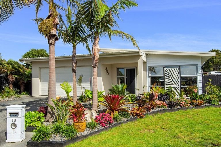 Photo of property in 18 Resolution Place, One Tree Point, 0118