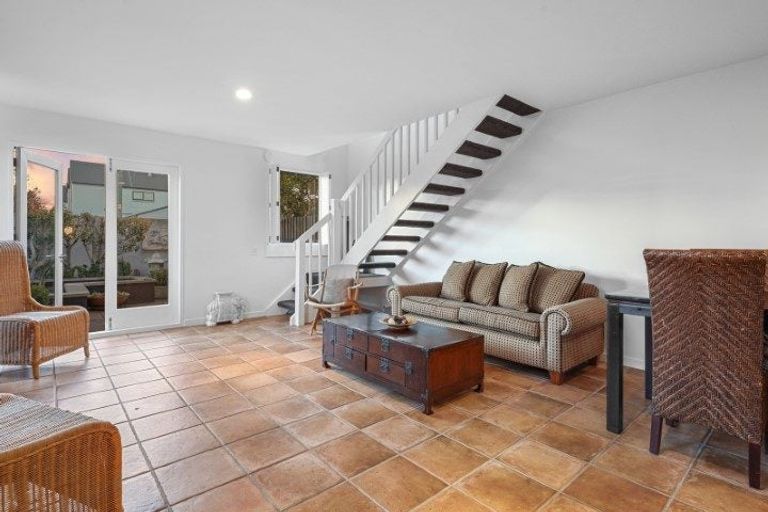 Photo of property in 10/16 Derby Street, St Albans, Christchurch, 8014