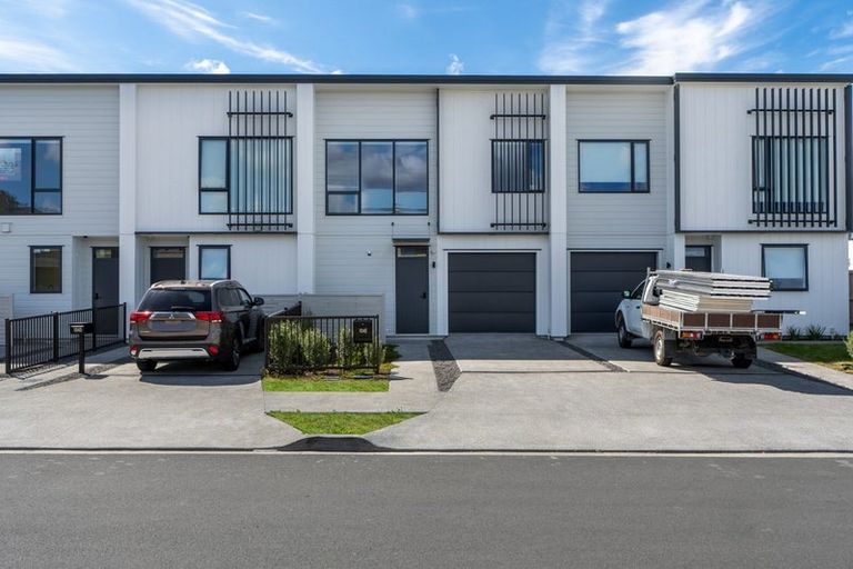 Photo of property in 104a Pepene Avenue, Takanini, 2112