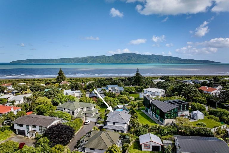 Photo of property in 23a Golf Road, Paraparaumu Beach, Paraparaumu, 5032