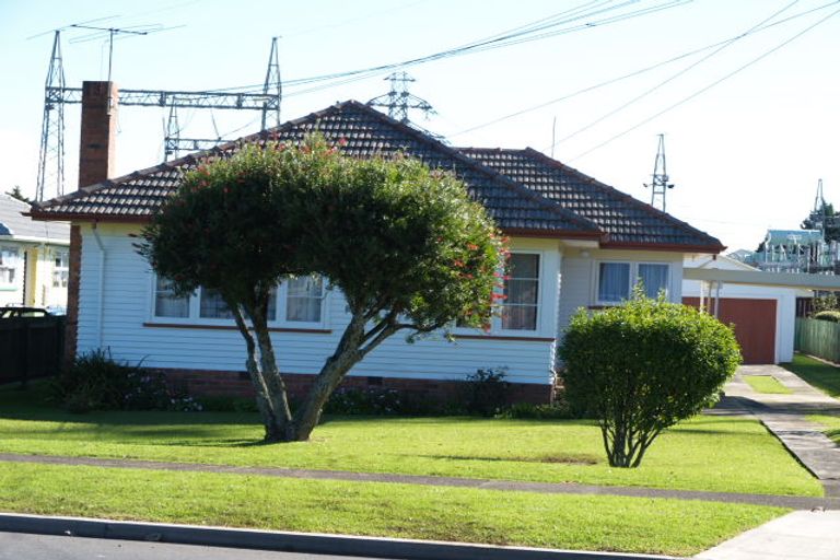 Photo of property in 309 Massey Road, Mangere East, Auckland, 2024