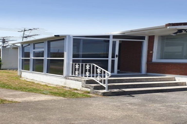 Photo of property in 2/24 Dale Crescent, Pakuranga, Auckland, 2010